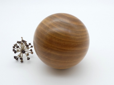 Holzkugel aus Kirsche, 80 mm