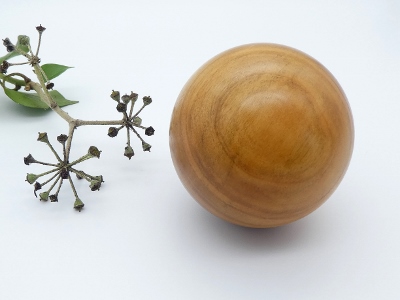 Holzkugel aus Kirsche, 80 mm