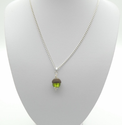Naturschmuck-Anhänger mit Eichel &  Glasperle