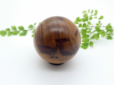 Holzkugel aus Amber, 50 mm