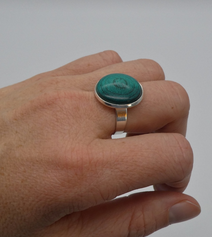 Ring mit gedrechseltem Holzcabochon