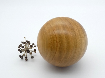 Holzkugel aus Kirsche, 80 mm