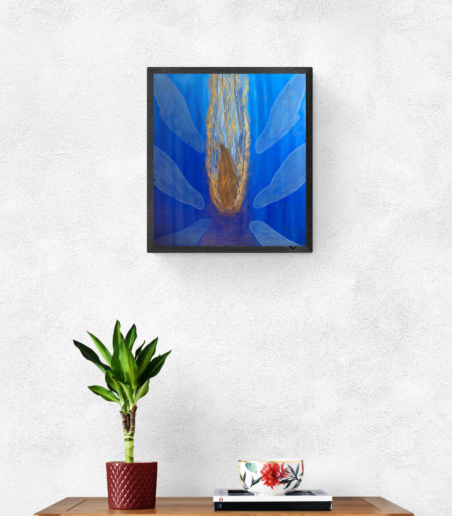 Peinture originale Deep Breath de Lorina Brillant encadrée en intérieur, huile sur bois gravé, femme dans l'océan avec phoques, thème du souffle et des émotions.
