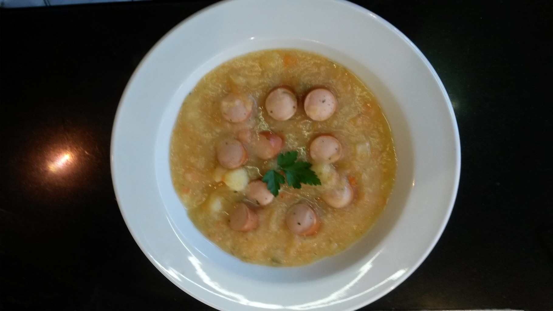 Kartoffelsuppe mit Geflügelwürstchen