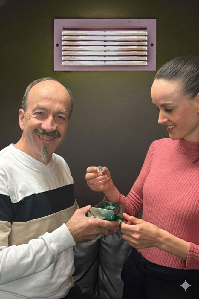 v.l Herr Messerli (Georg Stadelmann) Museumsdirektor, Gaby Bucher (Patricia Frischkopf) vorübergehende Pensionsbesitzerin