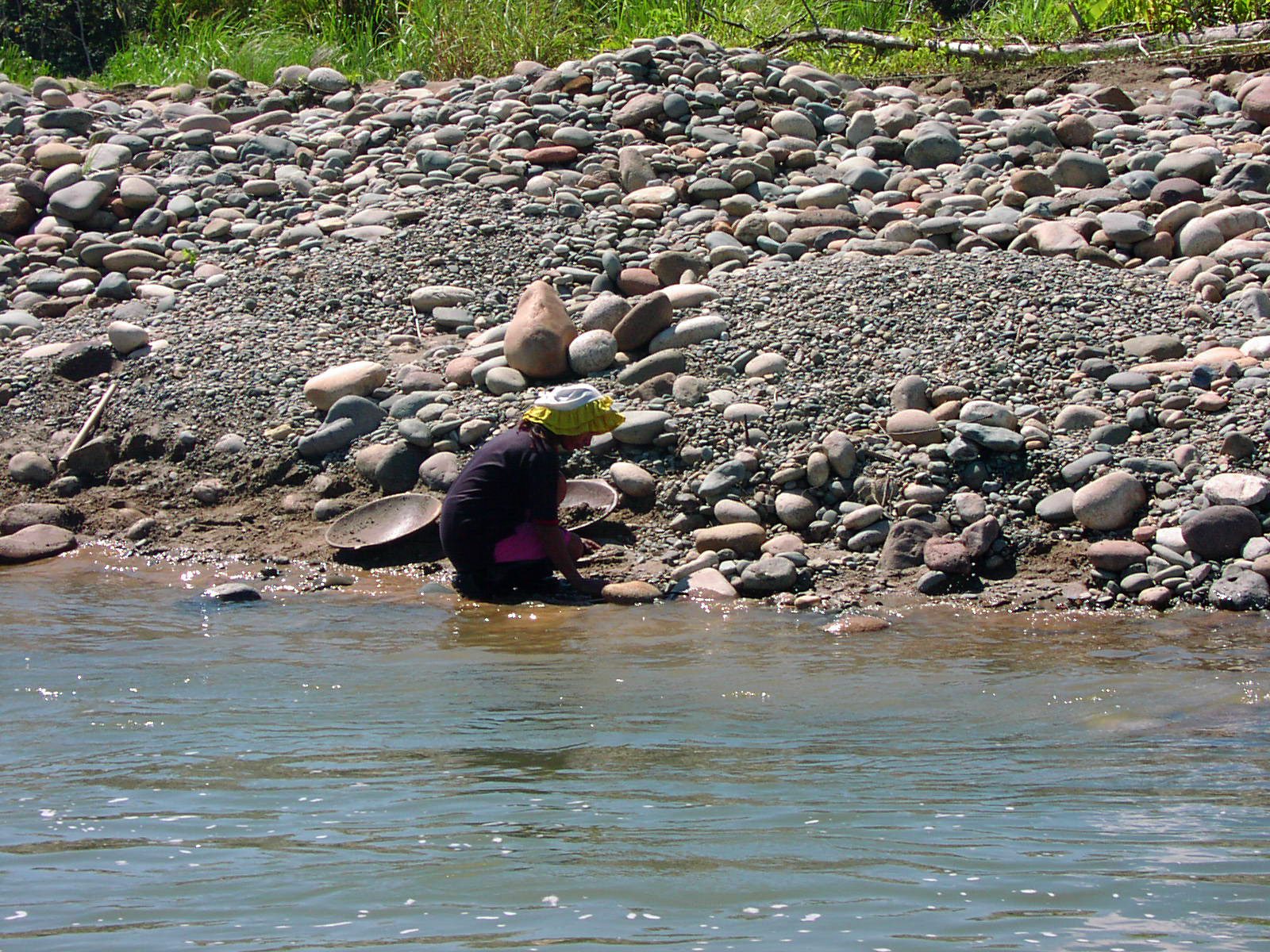 Goldwäscher am Rio Nato; Bateo de oro; gold panning