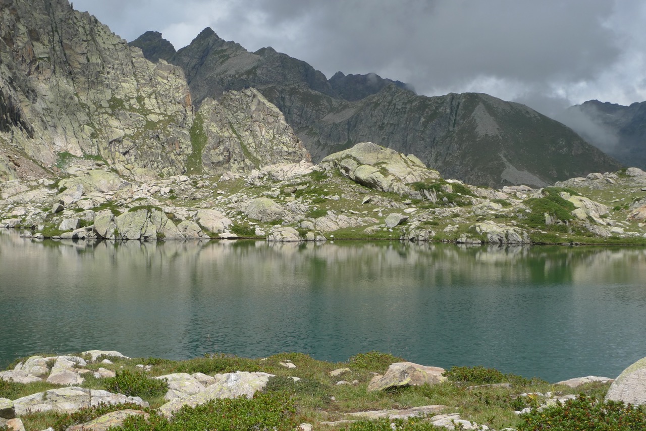 Steinige Welt am Lago di Claus