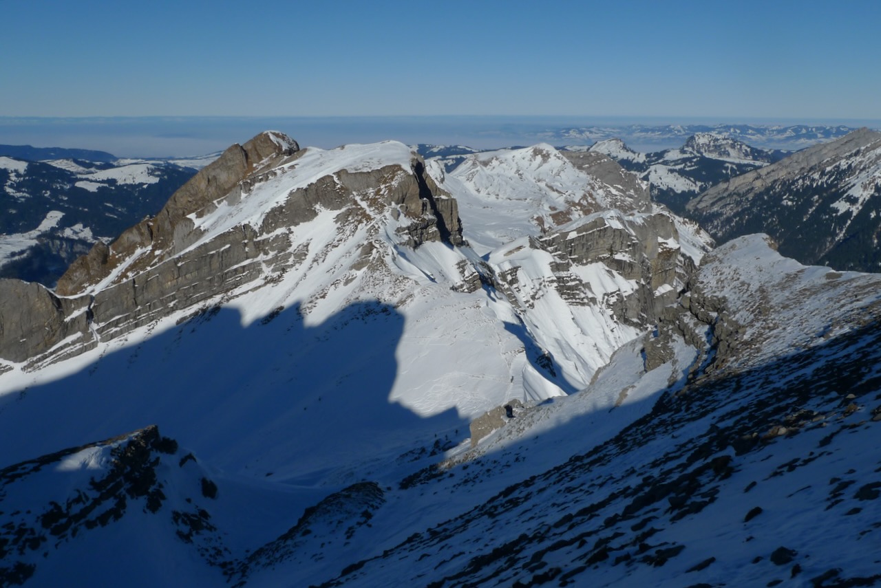 Blick vom Gipfel zum Twäriberg und Biet