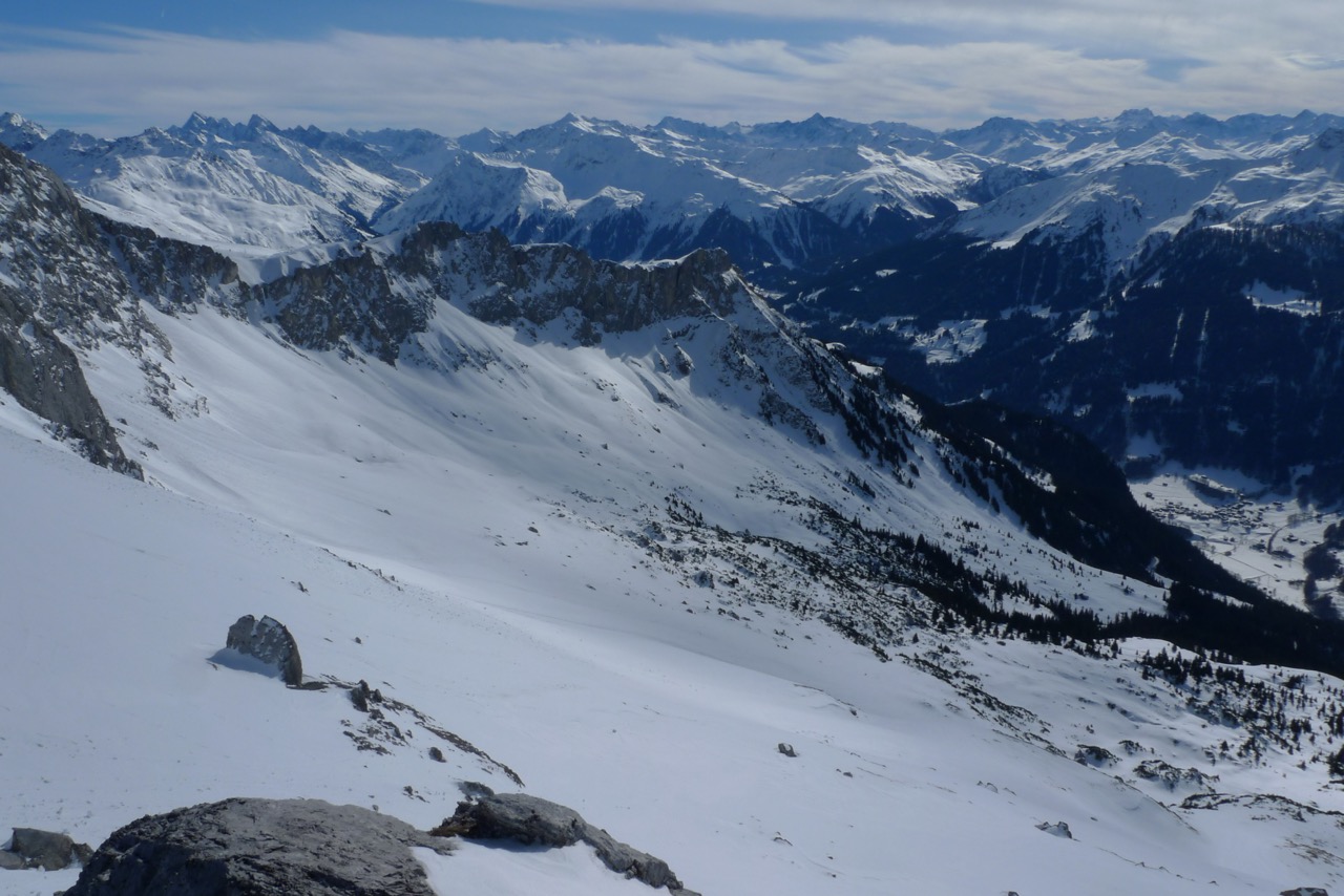 Ausblick vom Gipfel ins Prättigau