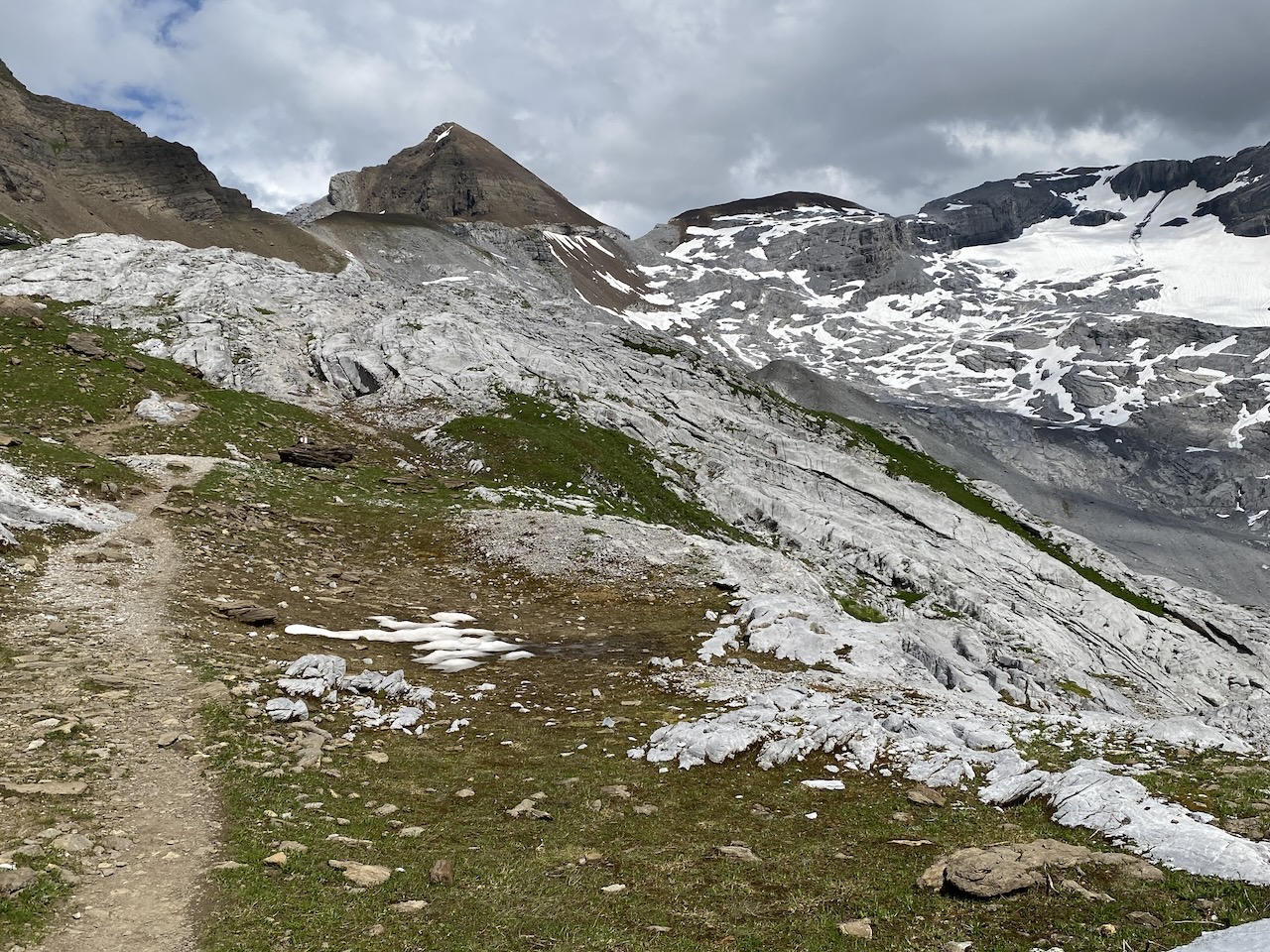 Abstieg zur Rugghubelhütte