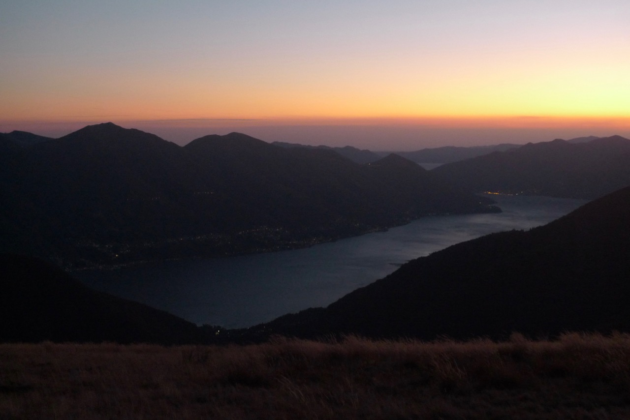 Abendhimmel über dem Lago Maggiore