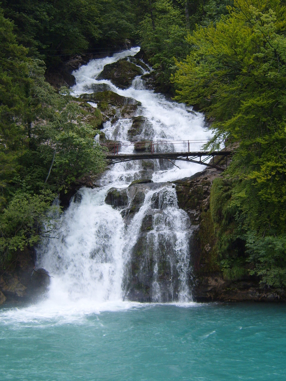 Die Giessbachfälle, über 14 Stufen in den See www.axalpurlaub.ch