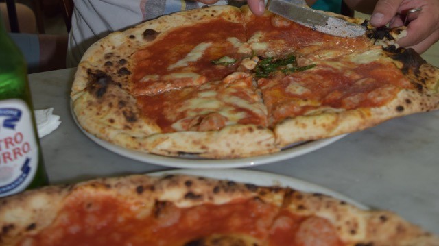 Und so sehen die Meisterwerke von L'Antica Pizzeria da Michele" aus.
