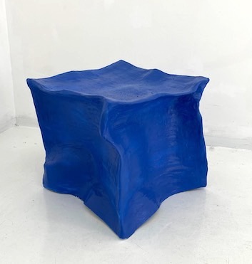SCRAMPLED BLUE 2023 Mixed Media + Gips 50 x 50 x 50 cm