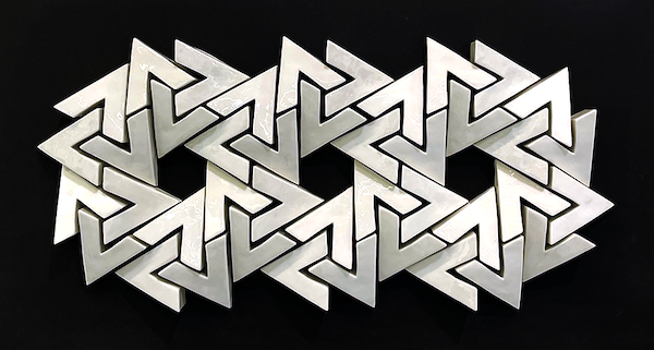 RITZEL 2022 Glasiertes Porzellan auf pigmentiertem MDF  43 x 80 x 6 cm