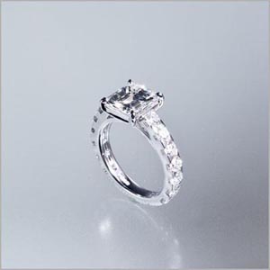 Pt角ダイヤリング　2.01　1.22　K-B8626 ＃９GGS鑑別