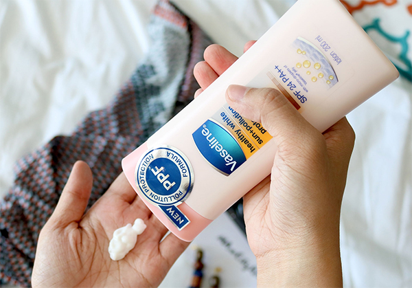 Sữa dưỡng thể Vaseline Healthy White Sun + Pollution Protection SPF24 PA ++