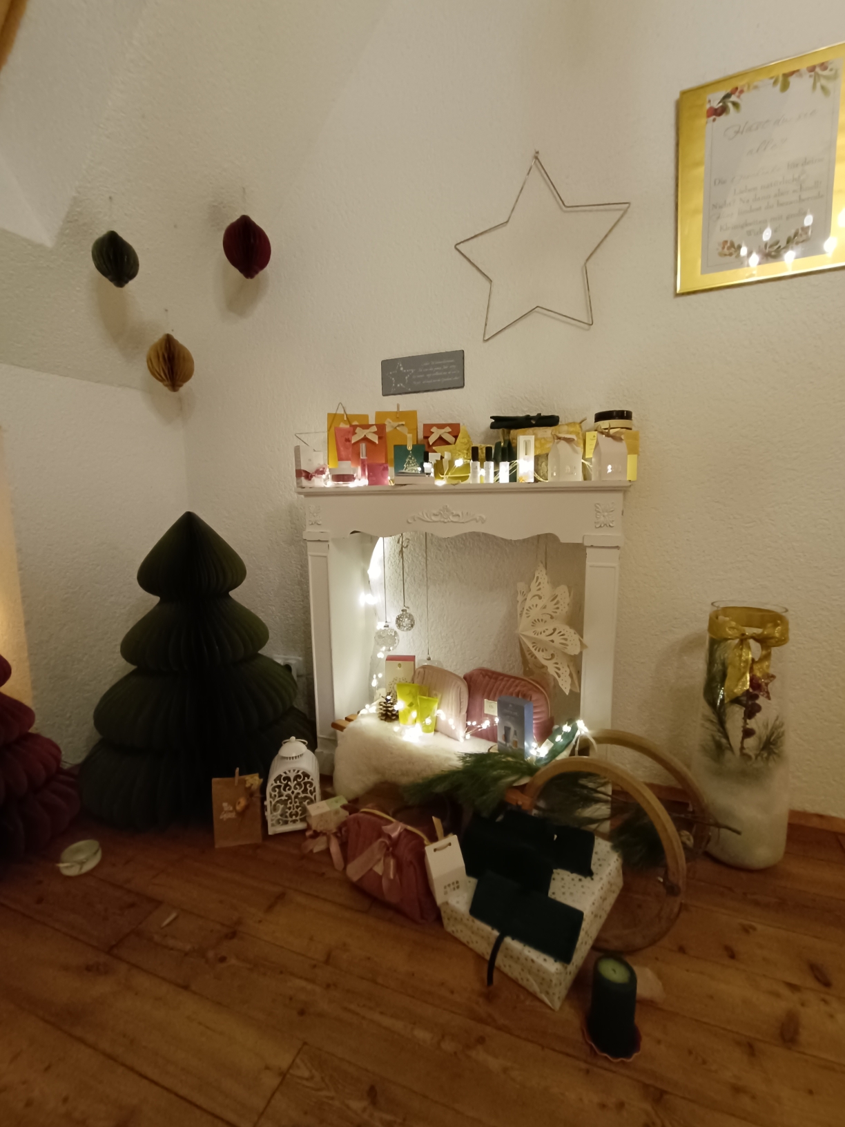 Weihnachtsdeko, Weihnachtsbaum, Lichterdeko im Atelier Grötzingen