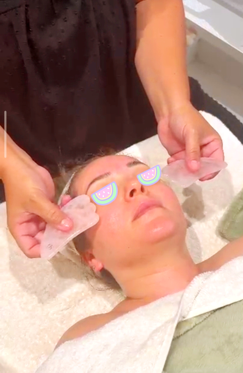 Lymphstimulierende Massage mit Gua Sha Steinen
