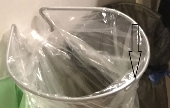 Affaldsstativer til køkken på 50 cm køkkenlåge, her Stor Rund affaldsstativs toptråder presset sammen