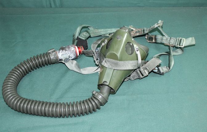 沖縄米軍実物 MBU-12/Pパイロット用酸素マスク バヨネット付 - 沖縄米 