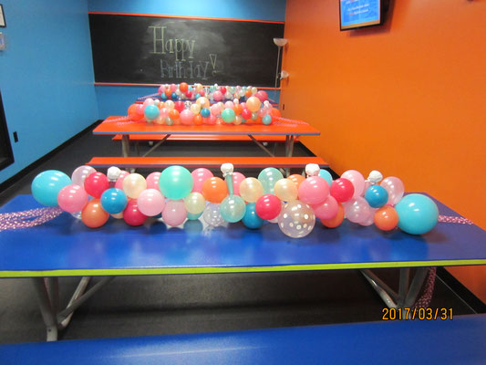 Air-filled balloon garland table centerpiece