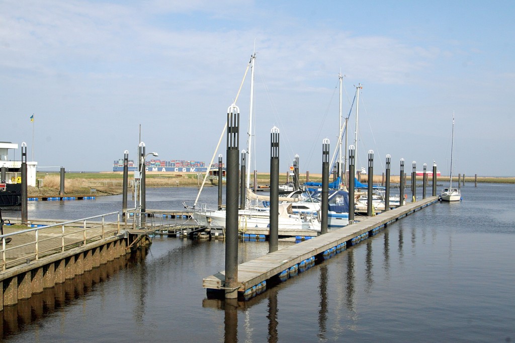 Otterndorfer Hafen im Frühling 2010 Foto: Lutz Lühmann