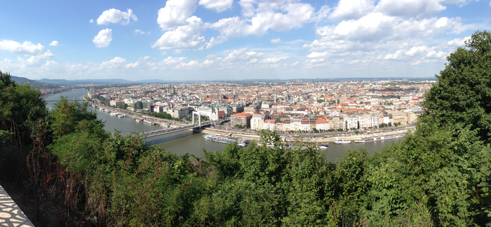 Budapest mit der Elisabethen-Brücke (ja, genau die aus den "Sissi"-Filmen war die Namensgeberin der Brücke)