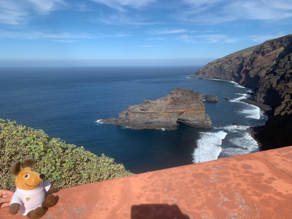 Unterhalb von Santo Domingo entdeckte ich diese Steilküste mit dem Playa de Bujarén