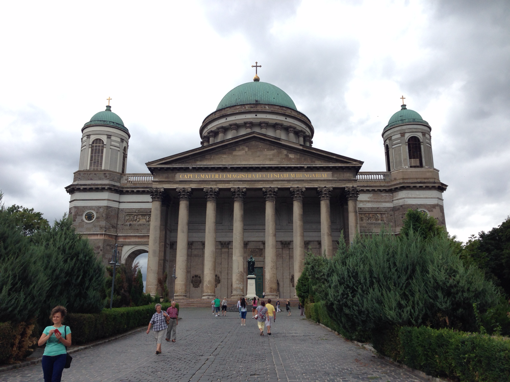 Die Kathedrale von Esztergom von unten - ein beeindruckender Bau !