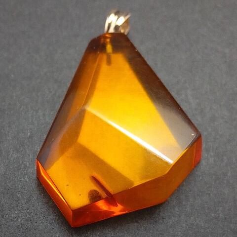 Amber k18 pendant top