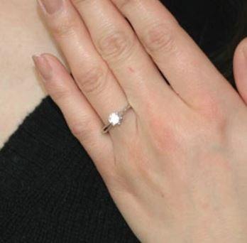 婚約指輪 プラチナ ダイヤモンド リング 一粒 プラチナ・ダイヤモンド0.5ct（Hカラー・SI・GOOD・鑑定書付）　エンゲージリング（指輪） ダイヤモンド指輪