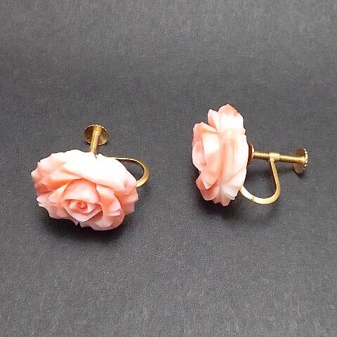 18K gold earrings with coral roses