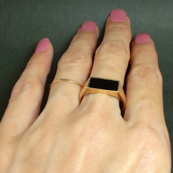 Onyx 18K gold ring