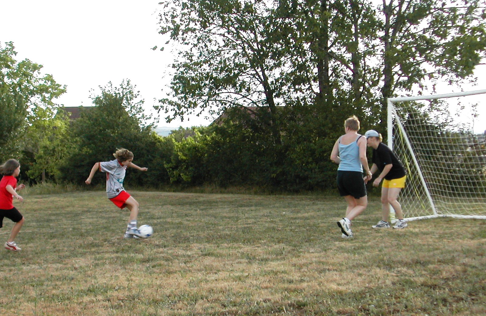 Gîte Le Vieux Frêne : A highly competitive football game.