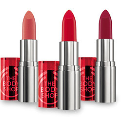 Colour Crush Red lipsticks € 12,00 The Bodyshop