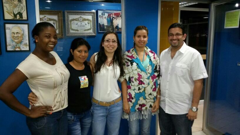 Programa "Entre Amigas", con la participación de la Psic. Wanda Bennasar (centro) de Alpha & Omega.