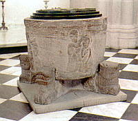 1000 Jähriger Taufstein.