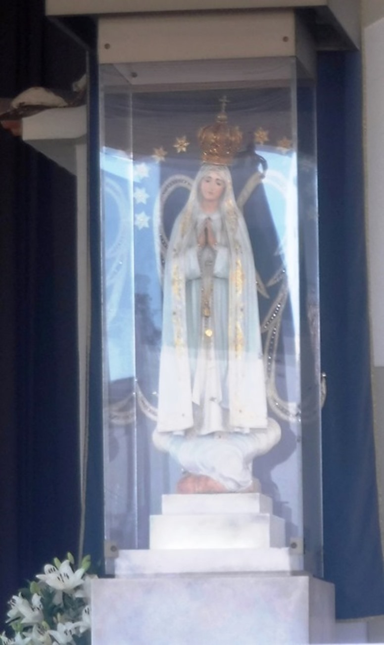 la statue de Notre-Dame de Fatima dans la chapelle des apparitions