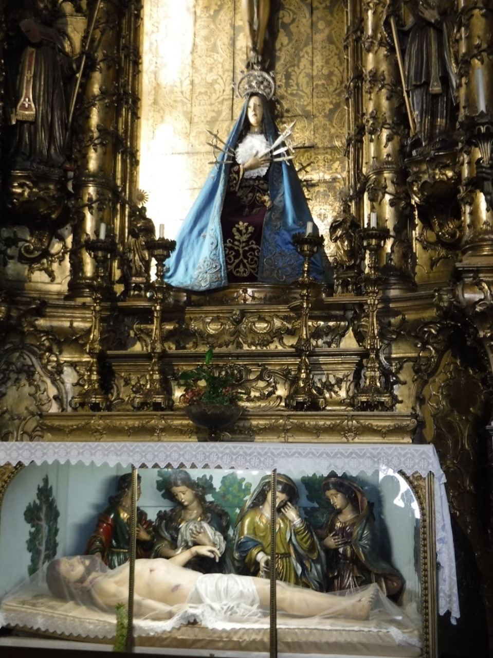 L'église Dos Congregados, l'autel dédié à Notre-Dame des douleurs