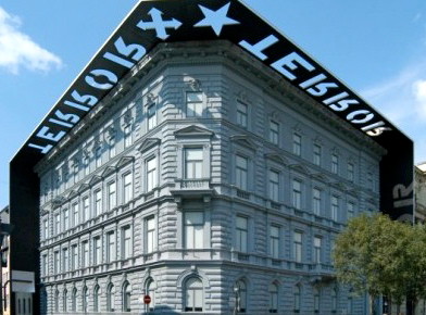 Музей "Дом Террора" в Будапеште на проспекте Андраши