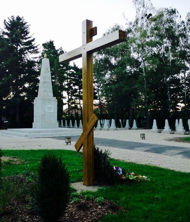 Крест, установленный на кладбище советских воинов в г. Залаэгерсег в 2010 году