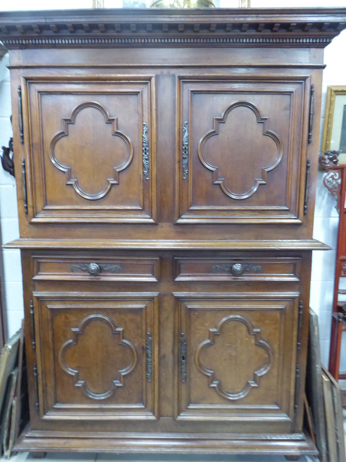 Ancien buffet 4 volets en chêne