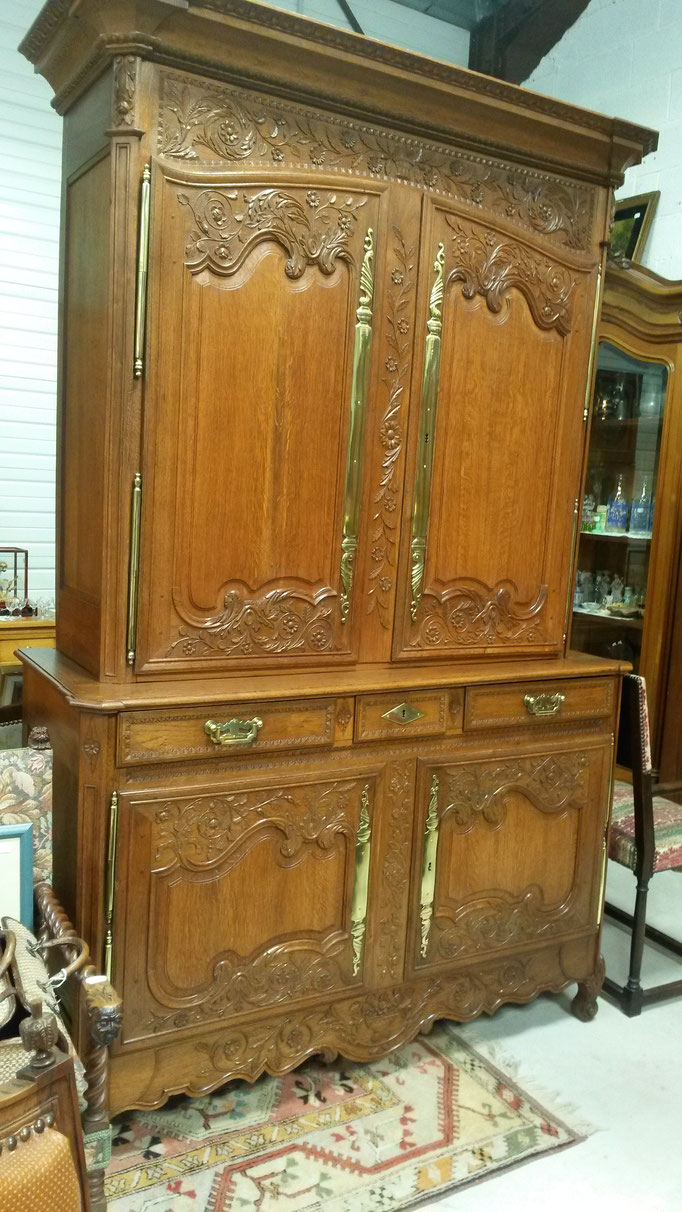 Ancien buffet 2 corps en chêne normand sculpté XIXe