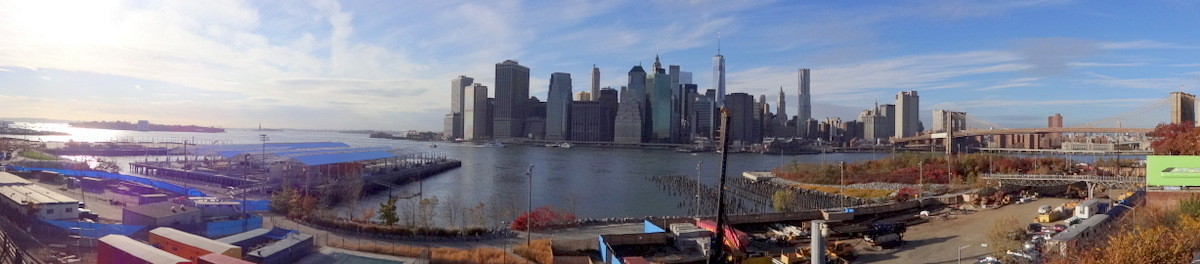 Blick auf Manhattan mit Brooklyn-Bridge