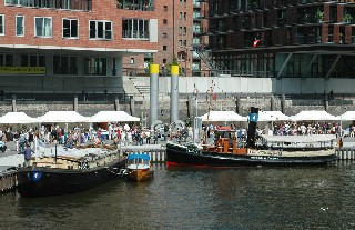 „Tüdel und Tampen“ at the Sandtorhafen, 7/31/2010. Foto Andreas Westphalen