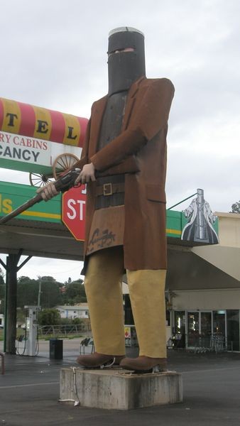 Ned Kelly! Le plus grand bandit d'Australie. Une legende ici