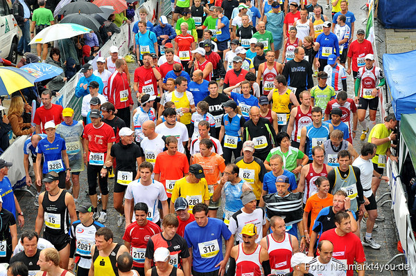 Der Neumarkter Stadtlauf 2011: Regen, über 3.000 Starter (HM: über 700), Perfektion und Atmosphäre