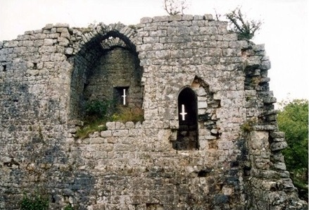 Intérieur du château, face sud, chambre de tir et archères (cliché PAH)