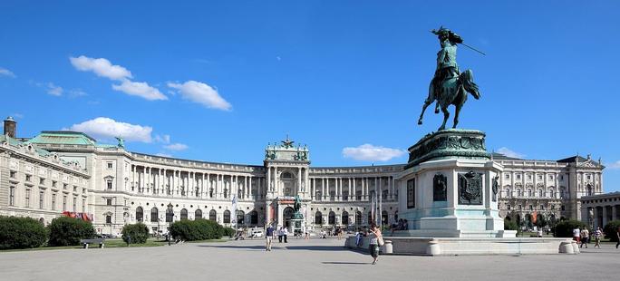 Foto: Bwag https://commons.wikimedia.org/wiki/File:Wien_-_Neue_Hofburg.JPG 